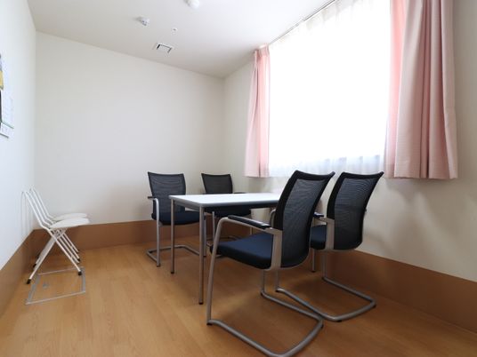 シンプルな居室の一角