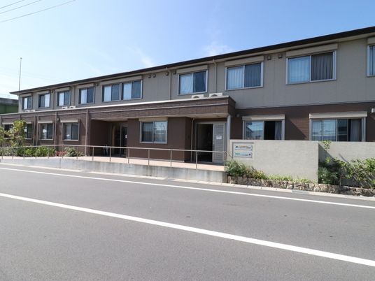 茶色の外壁の外観