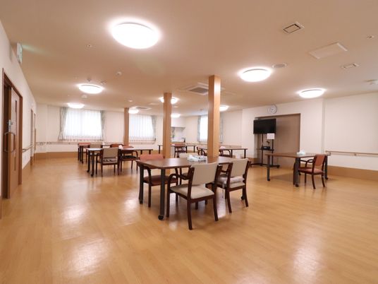 明るい快適な食堂
