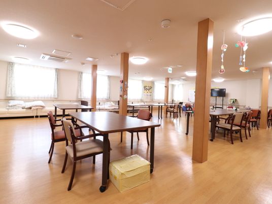 広々とした共有ラウンジ