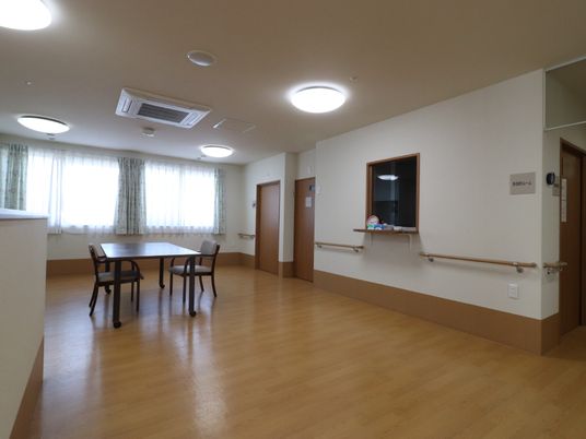 広々とした明るい居室