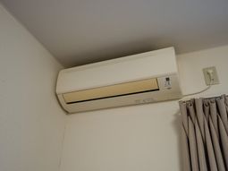 壁掛けのエアコン
