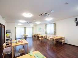 多目的室の明るい空間