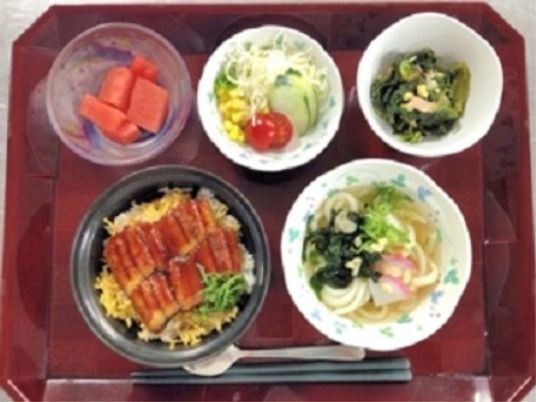 彩り豊かな食事の盛り付け
