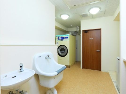 清潔なトイレとランドリー
