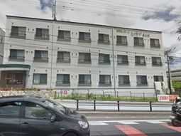 多階層の建物の正面