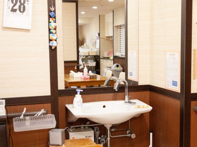 和風の洗面スペース 洗面台 温かみのある和風デザインの洗面スペースです。利用者様の快適な日常生活をサポートいたします。