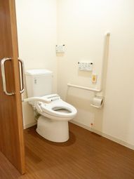 広々としたトイレ空間