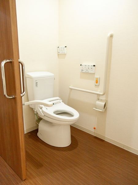 広々としたトイレ空間