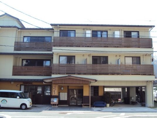 施設正面外観