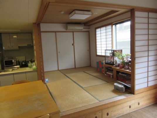 明るい和室の居室