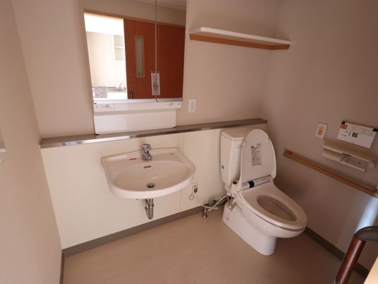 清潔な洗面トイレ空間