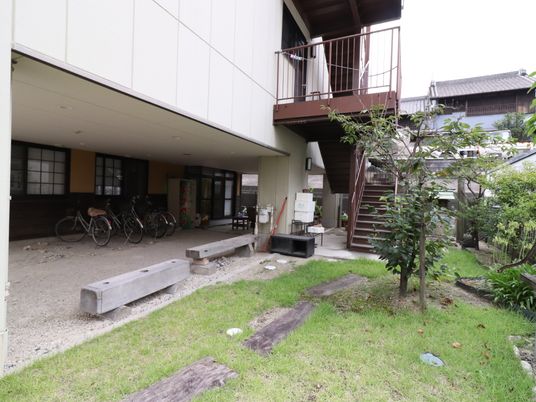 緑豊かな外観エリア
