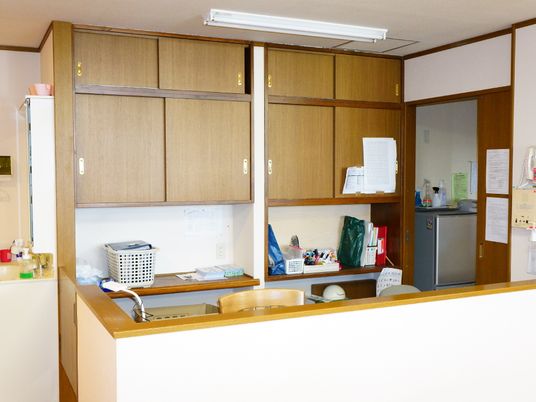 フロント受付と掲示物