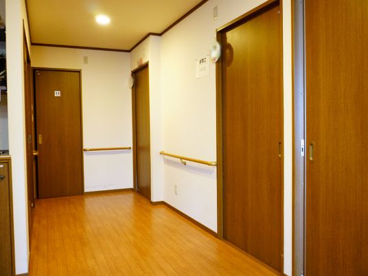 廊下と部屋の扉
