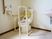 手すり付きのトイレ設備