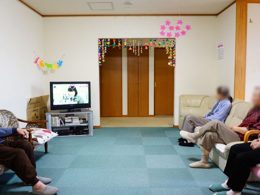 共有スペースでテレビ観賞