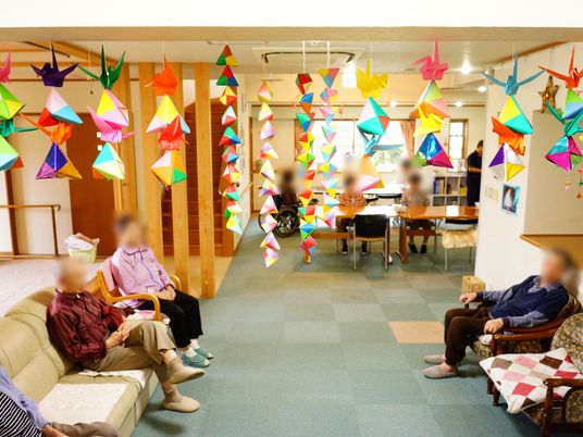 カラフルな折り紙の飾り