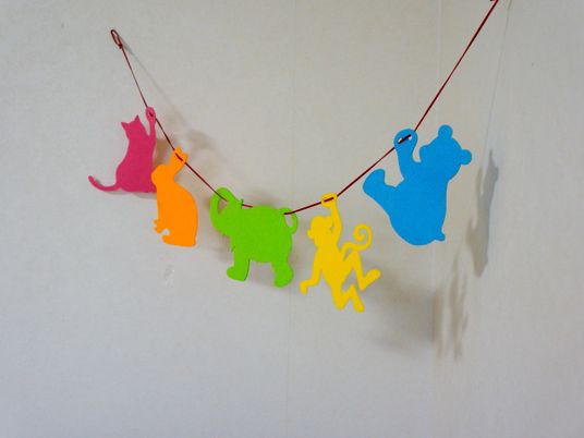 カラフルな動物飾り