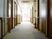 明るい廊下の手すり