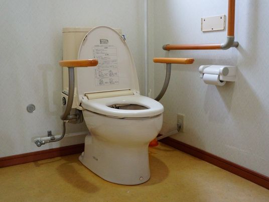 バリアフリー設計のトイレ