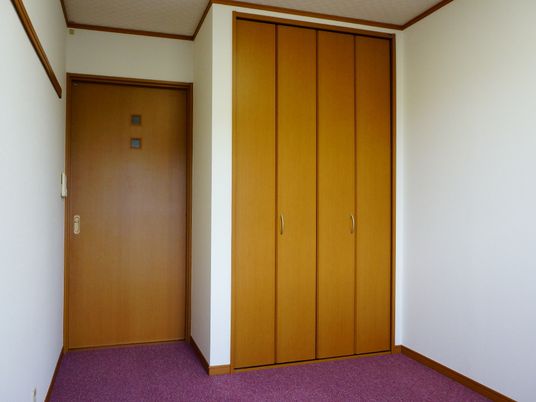 木目調クローゼットのある部屋