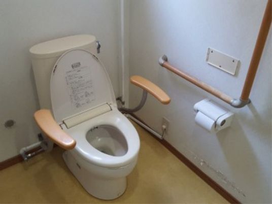 手すり付きトイレ設備