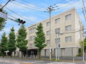街中の建物の外観
