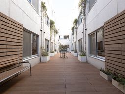 開放的な中庭の様子