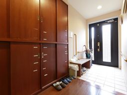 玄関ホールと靴箱