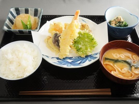 和食の食事セット