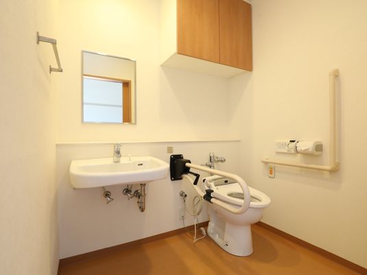 バリアフリーな洗面所設備