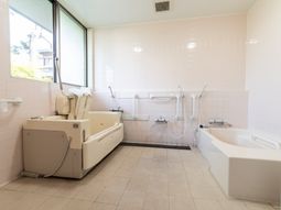 バリアフリー構造の浴室