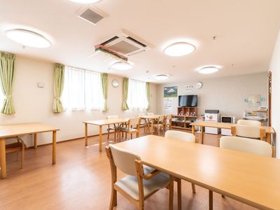 明るく清潔な食堂空間