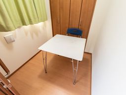 シンプルな居室の一角