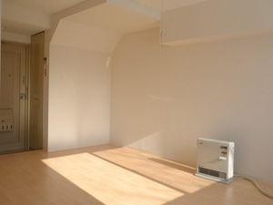 日差しの入る明るい居室