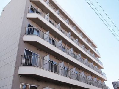 多階層の建物外観