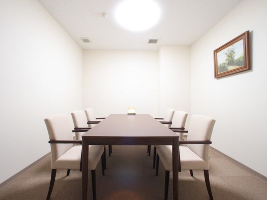 シンプルな会議室