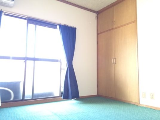 日差しが入る居室空間