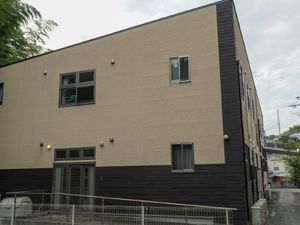 モダンな外観の建物
