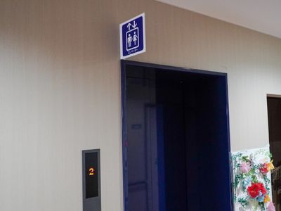 エレベーター付近の廊下