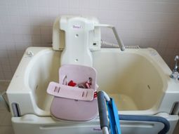 安全設計の浴槽設備