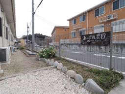 施設外観と看板