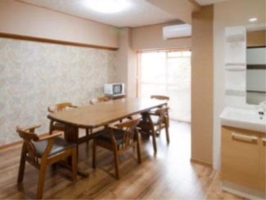 ダイニングと洗面台の部屋