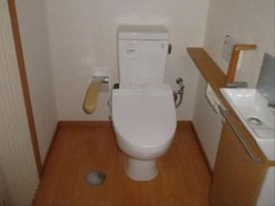 バリアフリー設計のトイレ