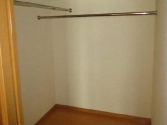 シンプルな洋室クローゼット