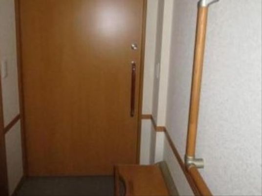 廊下の手すりとドア