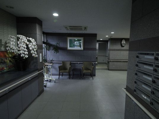 エントランスのモダンなロビー