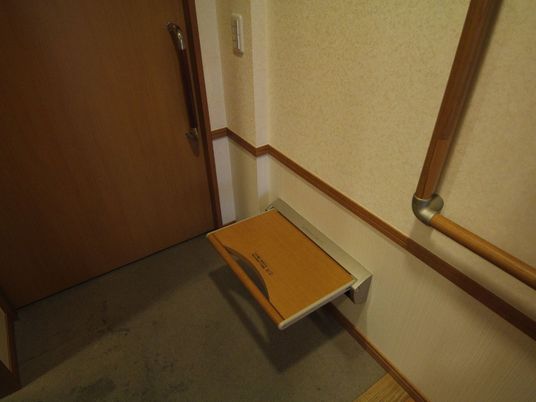 手摺付きの廊下設備