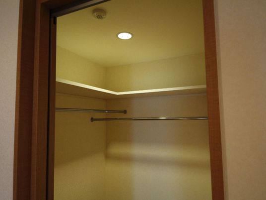 シンプルなクローゼット